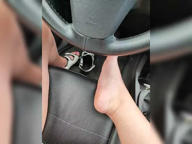 Live sex webcam photo for Angelia22 #286363228