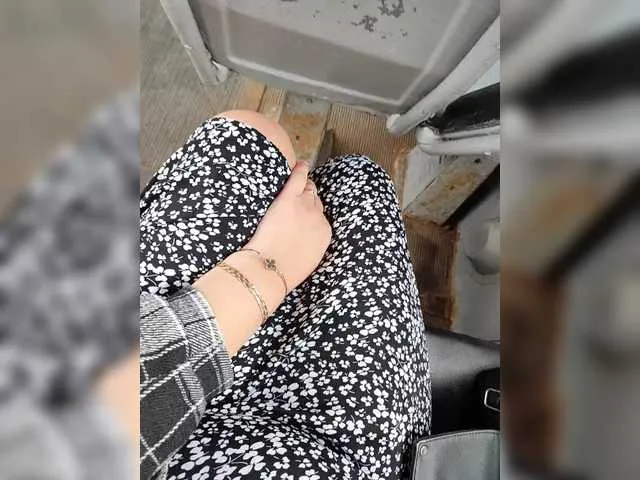 Live sex webcam photo for Angelia22 #287573744