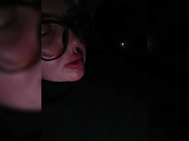 Live sex webcam photo for Angelia22 #290436494