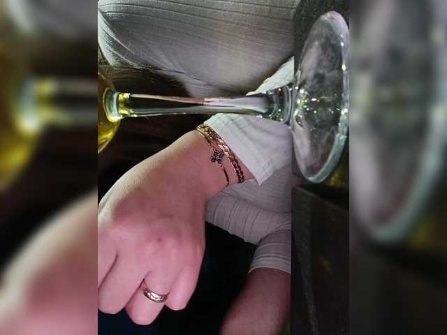 Live sex webcam photo for Angelia22 #291162585