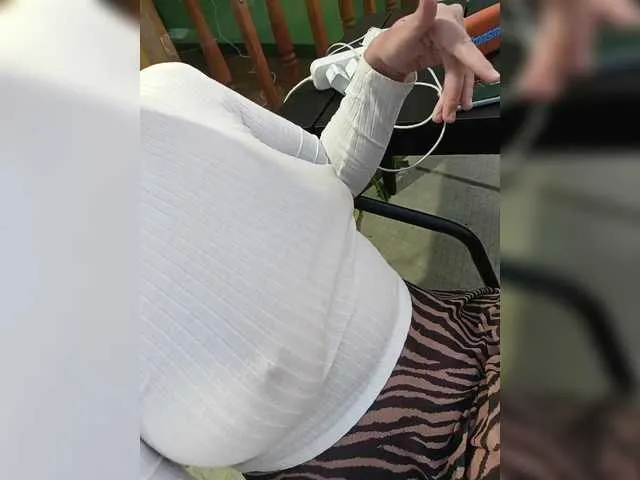 Live sex webcam photo for Angelia22 #291257717