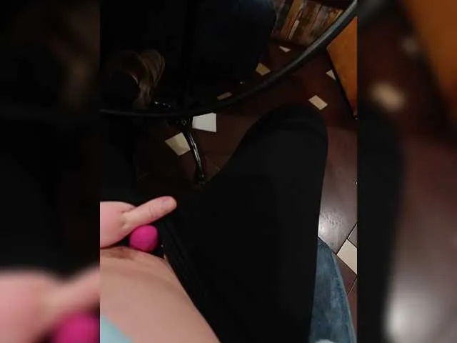 Live sex webcam photo for Angelia22 #292591220