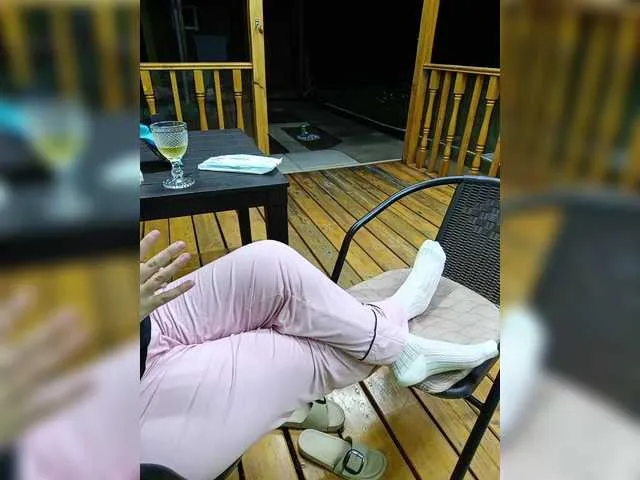 Live sex webcam photo for Angelia22 #293768053