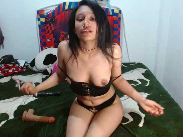 Live sex webcam photo for Angelica-69- #277395027