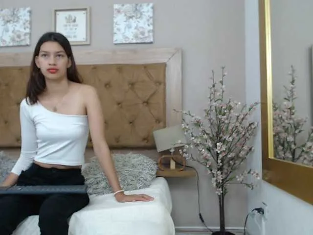 Live sex webcam photo for AngelicaDuff #276011951