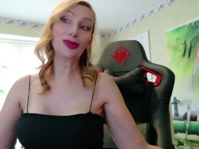 Live sex webcam photo for AngelikaMore #291090434