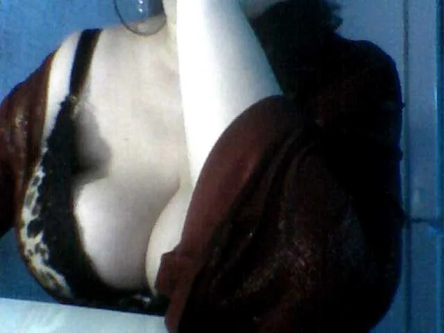 Live sex webcam photo for Angelina-- #292596189