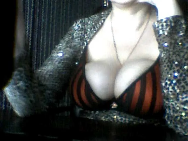 Live sex webcam photo for Angelina-- #292635193