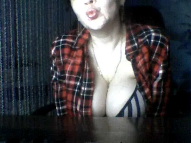 Live sex webcam photo for Angelina-- #292680720
