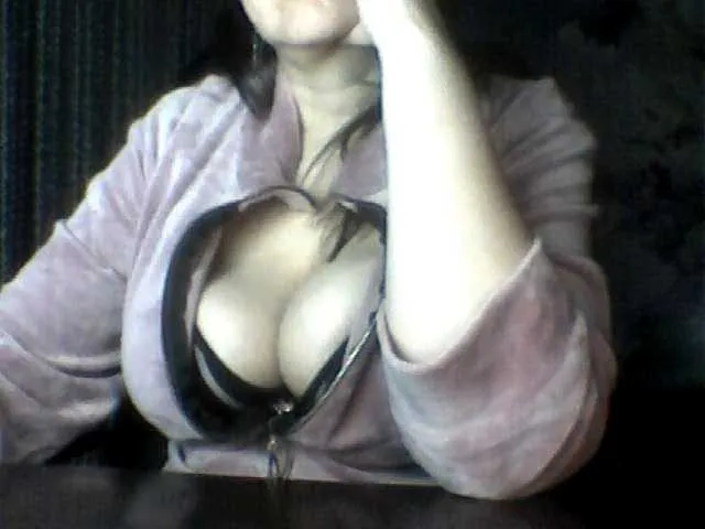 Live sex webcam photo for Angelina-- #292729498