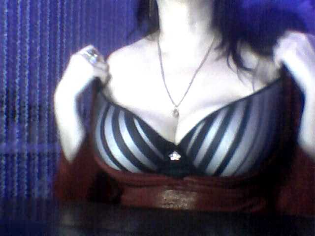 Live sex webcam photo for Angelina-- #292795822