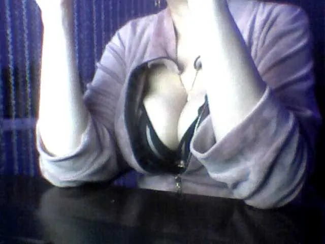 Live sex webcam photo for Angelina-- #293095091