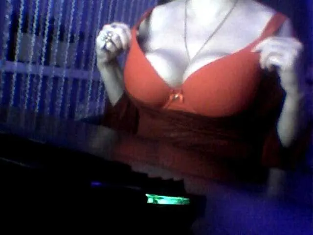 Live sex webcam photo for Angelina-- #293240399