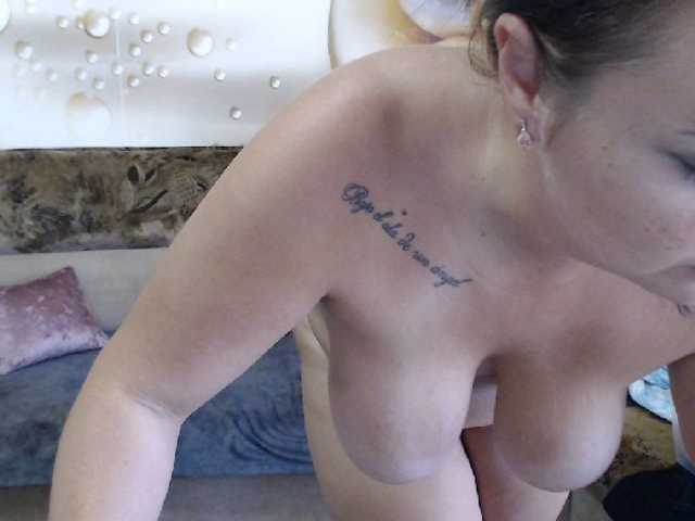 Live sex webcam photo for AngelinaCute #288772939