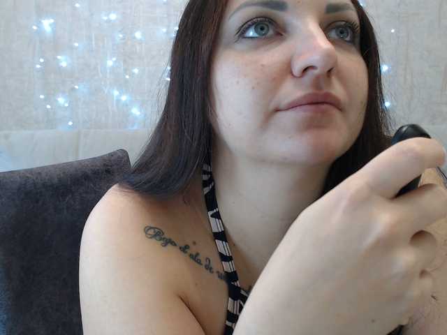 Live sex webcam photo for AngelinaCute #291993080