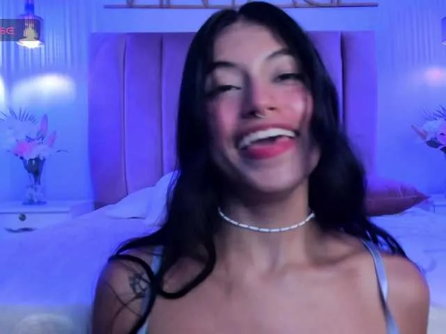 Live sex webcam photo for AngelinaVera1 #277488631