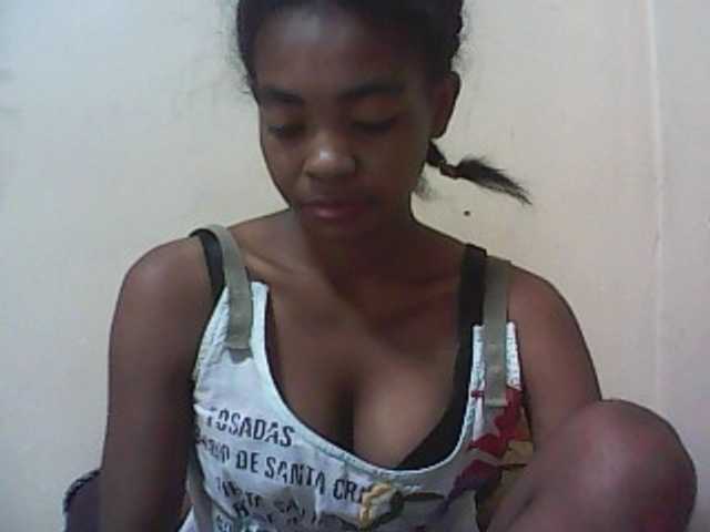 Live sex webcam photo for Angelinah75 #272988356