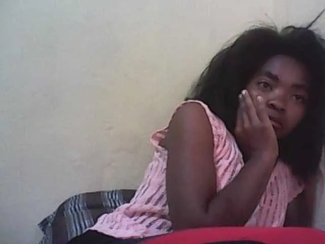 Live sex webcam photo for Angelinah75 #273159624