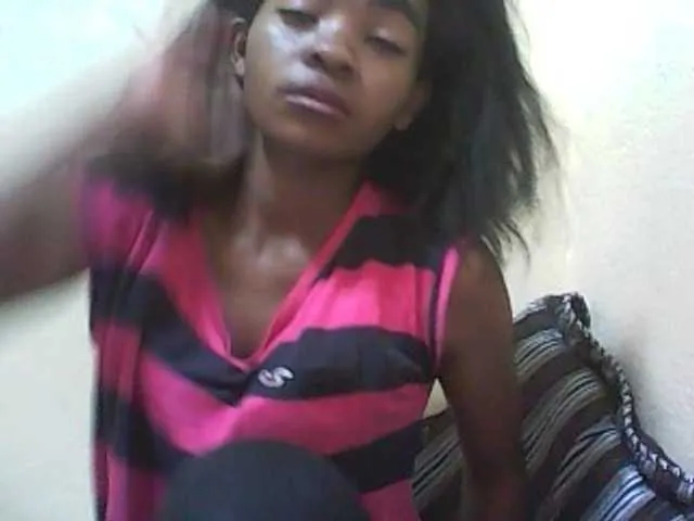 Live sex webcam photo for Angelinah75 #273209739