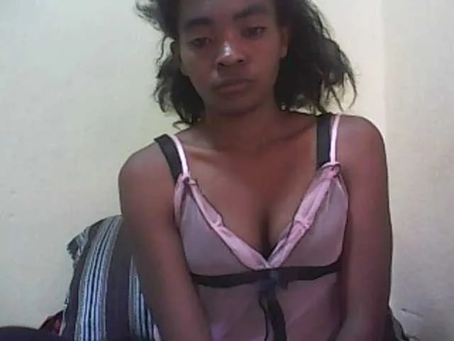 Live sex webcam photo for Angelinah75 #273252571