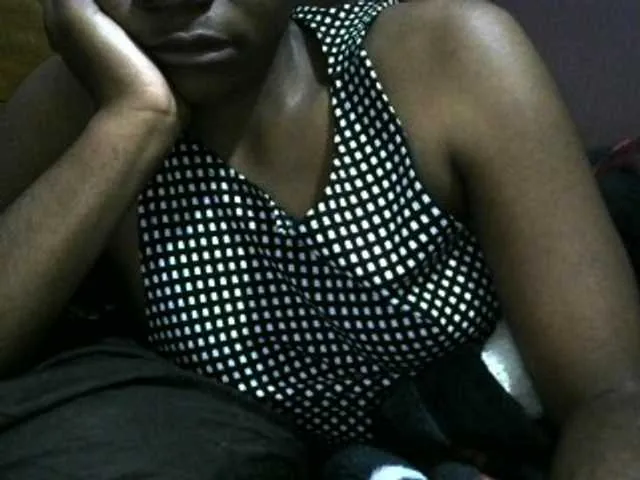 Live sex webcam photo for Angelinah75 #278083882