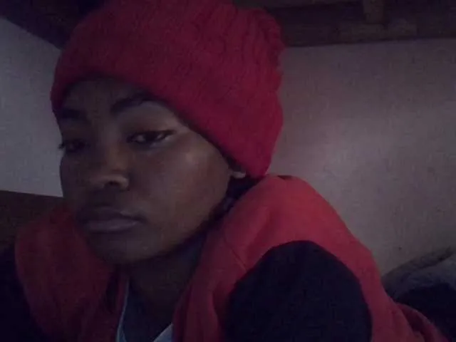 Live sex webcam photo for Angelinah75 #291028041