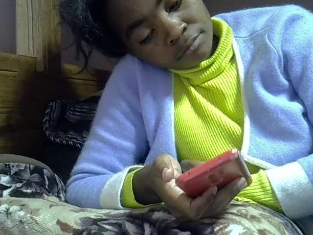 Live sex webcam photo for Angelinah75 #291320689