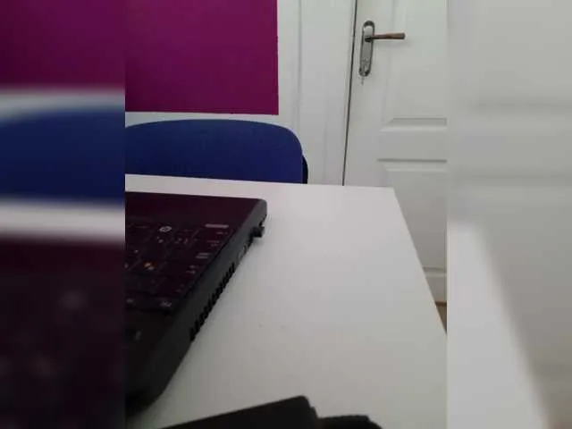 Live sex webcam photo for Angelinamik #290280692