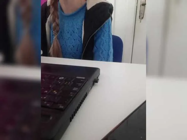 Live sex webcam photo for Angelinamik #290286987