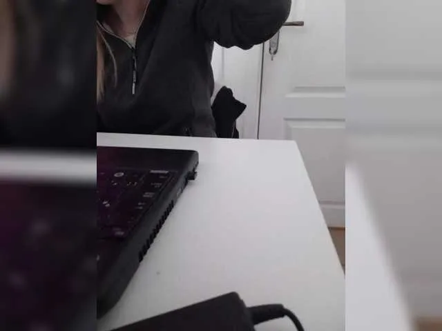 Live sex webcam photo for Angelinamik #290315775