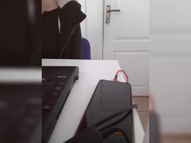 Live sex webcam photo for Angelinamik #290340594