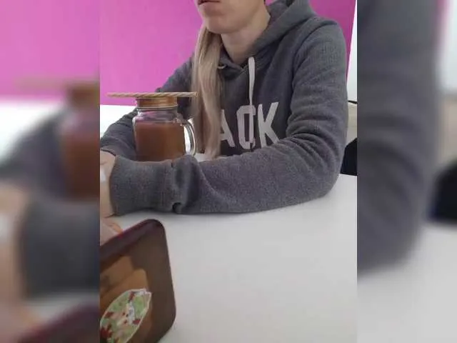 Live sex webcam photo for Angelinamik #291076037