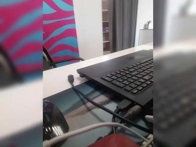 Live sex webcam photo for Angelinamik #291472109