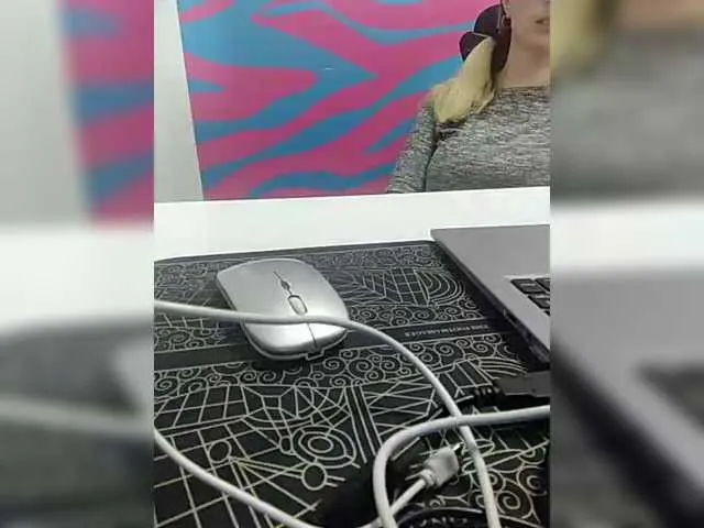 Live sex webcam photo for Angelinamik #292020333