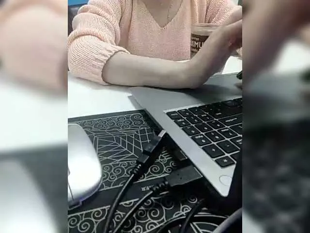 Live sex webcam photo for Angelinamik #292053291