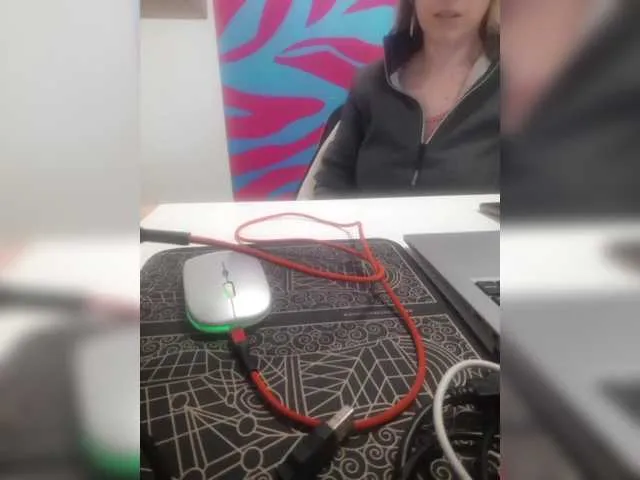 Live sex webcam photo for Angelinamik #292106731