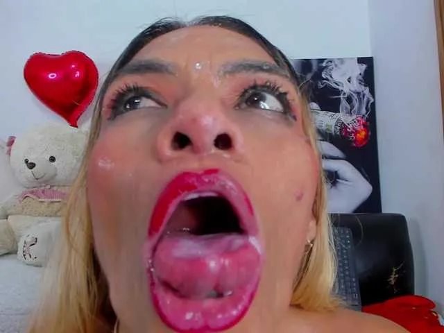 Live sex webcam photo for Angelinefocus #293871668