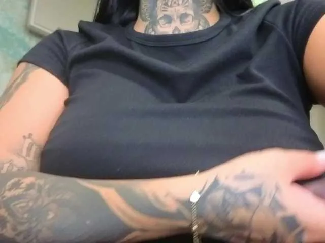 Live sex webcam photo for AngellBlackX #291715669