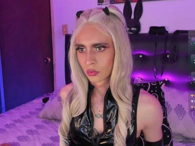 Live sex webcam photo for AngelsJones #291948949