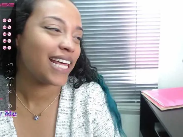 Live sex webcam photo for Angeluxxx #271835381