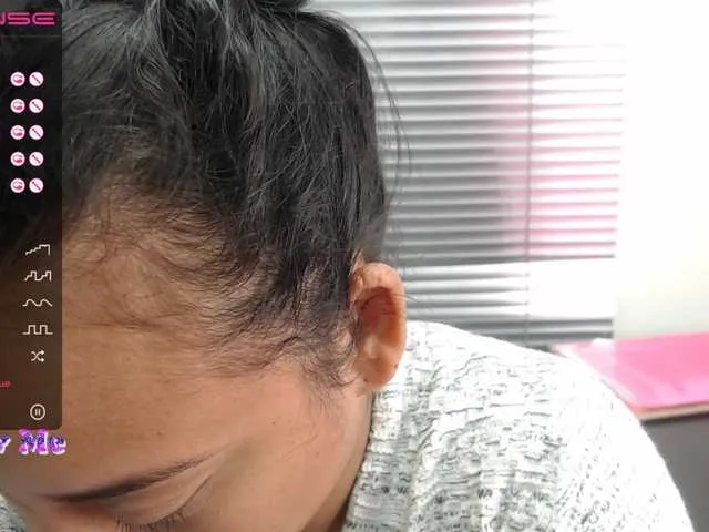 Live sex webcam photo for Angeluxxx #271838779
