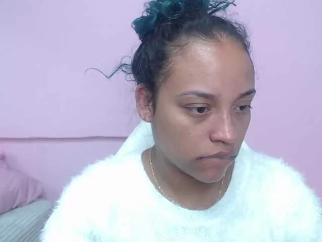 Live sex webcam photo for Angeluxxx #271886996