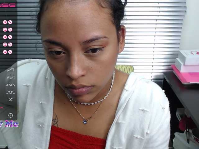Live sex webcam photo for Angeluxxx #271915190