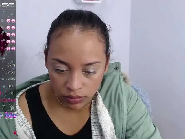 Live sex webcam photo for Angeluxxx #272099758
