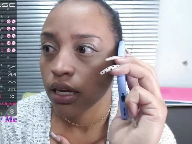 Live sex webcam photo for Angeluxxx #272117501