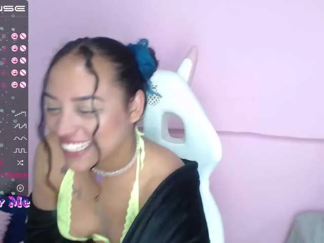 Live sex webcam photo for Angeluxxx #272298048