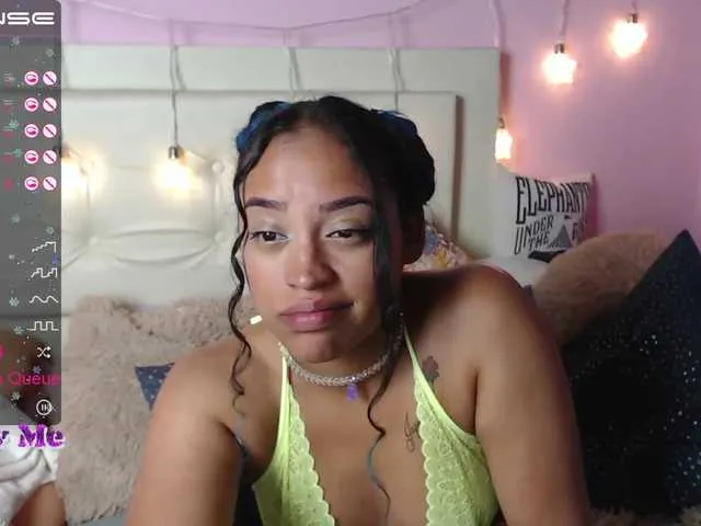 Live sex webcam photo for Angeluxxx #272301524