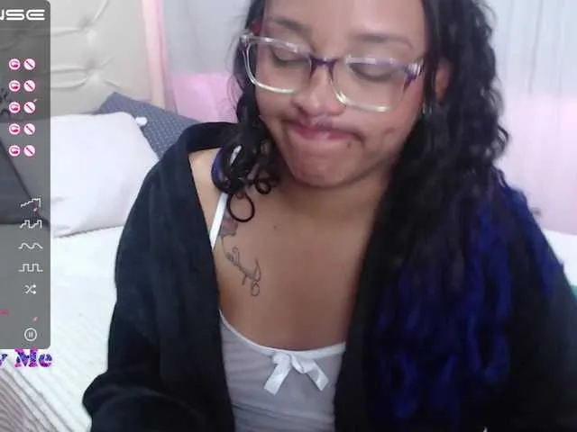 Live sex webcam photo for Angeluxxx #272621946