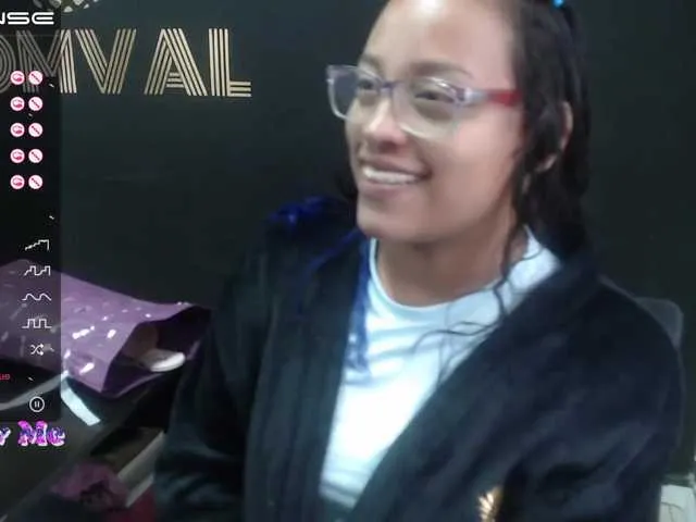 Live sex webcam photo for Angeluxxx #272634618