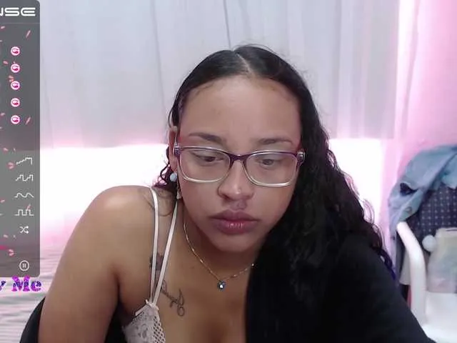 Live sex webcam photo for Angeluxxx #272646746